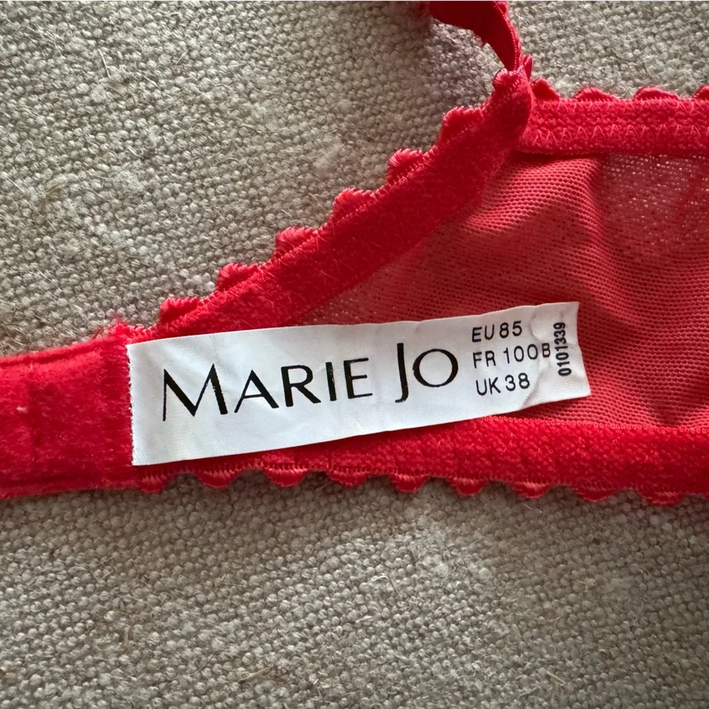 Marie Jo 38B. Like new